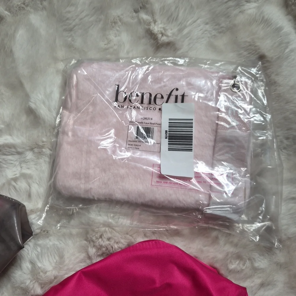 Makeup Bags Bundle Lot Cosmetic Bags Clinique Benefit Pink Travel Vacation ✨️💫